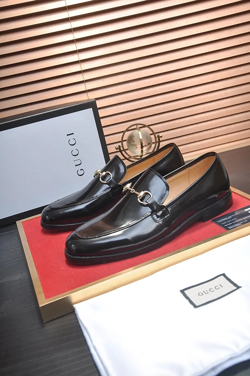Factory price 540💶Italian top luxury men's shoe giant (GUCCI) (Gucci) (full cowhide lining) new arrival🍃Original European style🔰 Pleasant to the eye😍In order to make the shoes more durable and non-deformable🌀The production continues to follow traditional methods but there is still no lack of innovation💪The original sheepskin is chosen for the leather♻️Smooth, natural and exceptionally bright⭐Made of imported cowhide The rich man’s first choice 38-45 (45 customized)